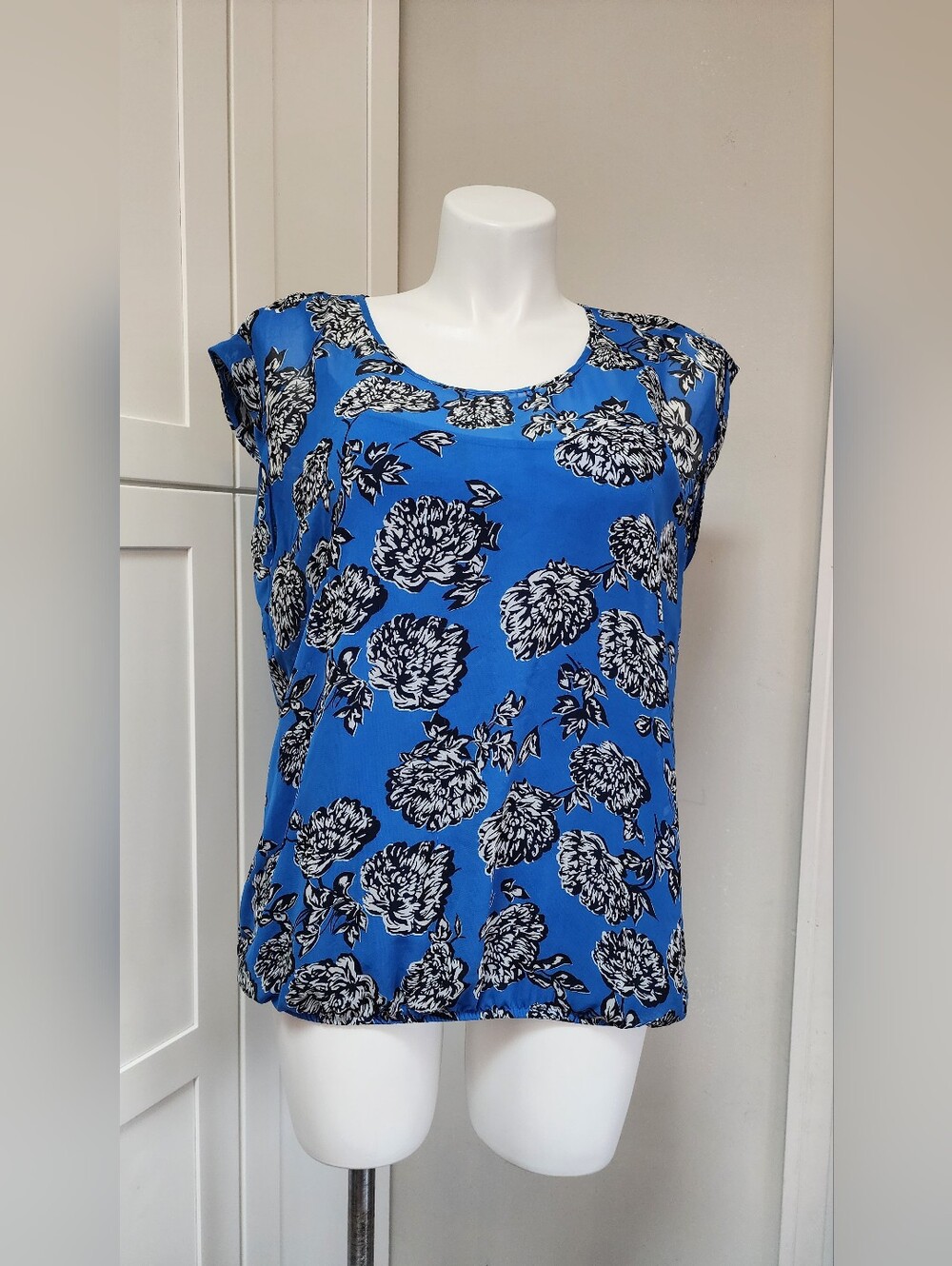 Roz & Ali Blue Floral Short Sleeve Blouse — Size XL